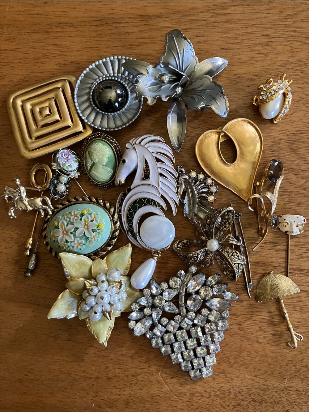 20 Brooches/ Pins Lot